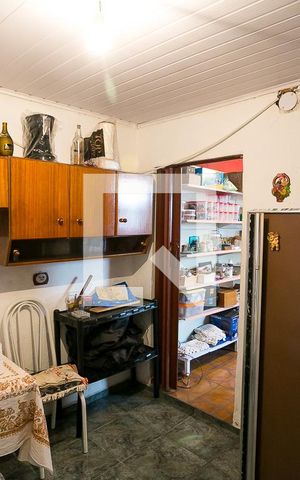 Casa à venda com 250m², 2 quartos e 3 vagas Casa à venda com 250m², 2 quartos e 3 vagasFundos / cozinha