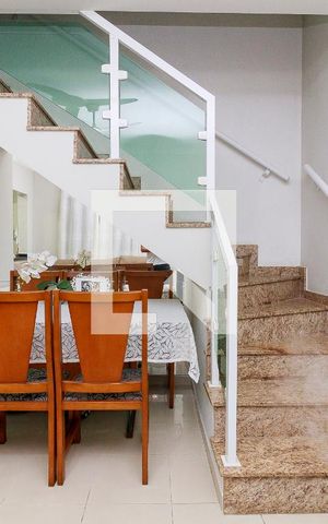 Casa à venda com 75m², 2 quartos e 2 vagas Casa à venda com 75m², 2 quartos e 2 vagasSala