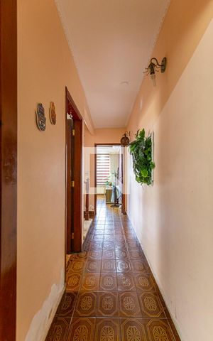 Casa à venda com 186m², 2 quartos e 2 vagas Casa à venda com 186m², 2 quartos e 2 vagasCorredor