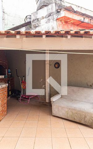 Casa à venda com 186m², 2 quartos e 2 vagas Casa à venda com 186m², 2 quartos e 2 vagasQuintal Fundos