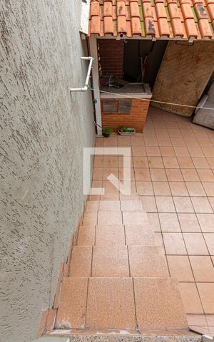 Casa à venda com 186m², 2 quartos e 2 vagas Casa à venda com 186m², 2 quartos e 2 vagasEscada Sala Comercial