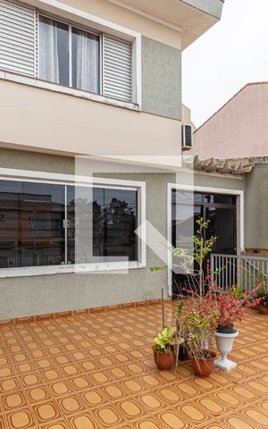 Casa à venda com 186m², 2 quartos e 2 vagas Casa à venda com 186m², 2 quartos e 2 vagasVaranda