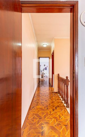 Casa à venda com 186m², 2 quartos e 2 vagas Casa à venda com 186m², 2 quartos e 2 vagasCorredor Dormitórios