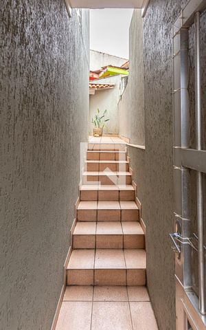 Casa à venda com 186m², 2 quartos e 2 vagas Casa à venda com 186m², 2 quartos e 2 vagasEscada Quintal Fundos