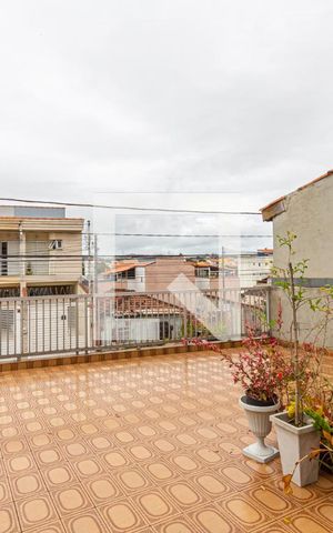 Casa à venda com 186m², 2 quartos e 2 vagas Casa à venda com 186m², 2 quartos e 2 vagasVaranda