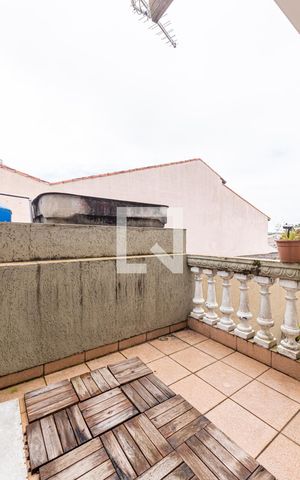 Casa à venda com 186m², 2 quartos e 2 vagas Casa à venda com 186m², 2 quartos e 2 vagasVaranda