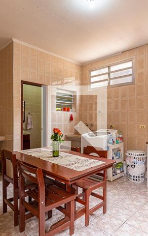 Casa à venda com 186m², 2 quartos e 2 vagas Casa à venda com 186m², 2 quartos e 2 vagasÁrea de Serviço