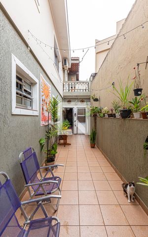 Casa à venda com 186m², 2 quartos e 2 vagas Casa à venda com 186m², 2 quartos e 2 vagasQuintal Lateral