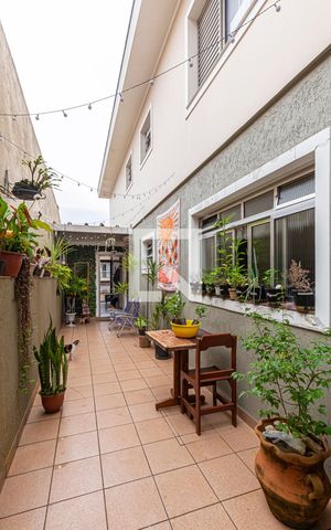 Casa à venda com 186m², 2 quartos e 2 vagas Casa à venda com 186m², 2 quartos e 2 vagasQuintal Lateral