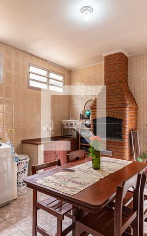 Casa à venda com 186m², 2 quartos e 2 vagas Casa à venda com 186m², 2 quartos e 2 vagasÁrea de Serviço