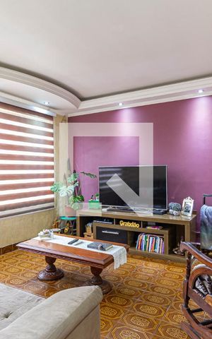Casa à venda com 186m², 2 quartos e 2 vagas Casa à venda com 186m², 2 quartos e 2 vagasSala
