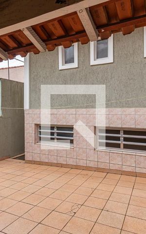 Casa à venda com 186m², 2 quartos e 2 vagas Casa à venda com 186m², 2 quartos e 2 vagasQuintal Fundos