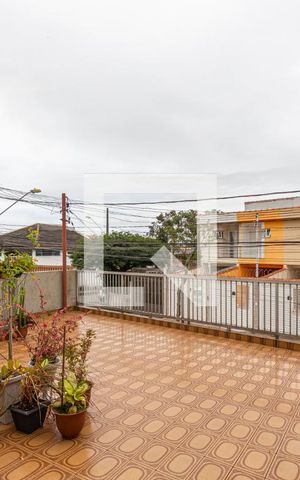 Casa à venda com 186m², 2 quartos e 2 vagas Casa à venda com 186m², 2 quartos e 2 vagasVaranda