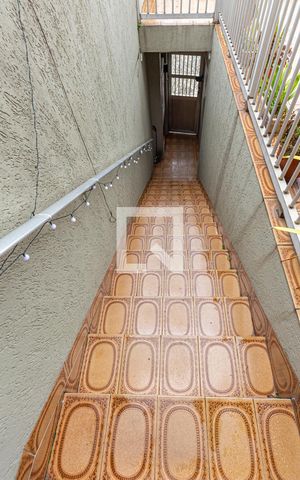 Casa à venda com 186m², 2 quartos e 2 vagas Casa à venda com 186m², 2 quartos e 2 vagasEscada Entrada Social