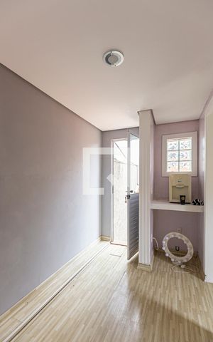 Casa à venda com 186m², 2 quartos e 2 vagas Casa à venda com 186m², 2 quartos e 2 vagasEdícula