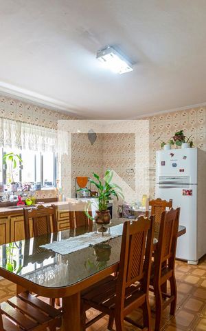Casa à venda com 186m², 2 quartos e 2 vagas Casa à venda com 186m², 2 quartos e 2 vagasCozinha