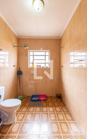 Casa à venda com 186m², 2 quartos e 2 vagas Casa à venda com 186m², 2 quartos e 2 vagasBanheiro 2