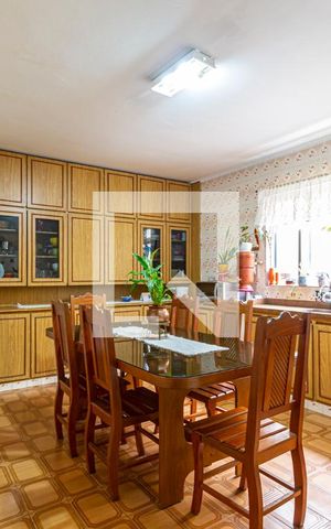 Casa à venda com 186m², 2 quartos e 2 vagas Casa à venda com 186m², 2 quartos e 2 vagasCozinha