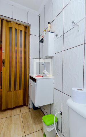 Casa à venda com 200m², 2 quartos e 2 vagasBanheiro Social