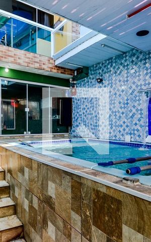Casa à venda com 200m², 2 quartos e 2 vagasPiscina