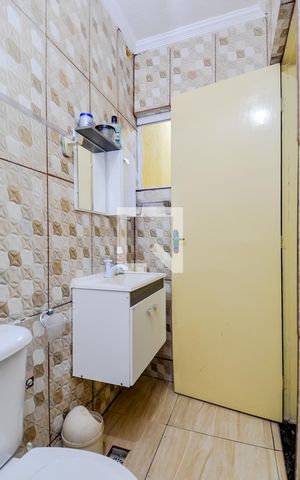 Casa à venda com 200m², 2 quartos e 2 vagasBanheiro da Suíte