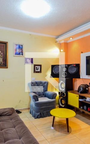 Casa à venda com 200m², 2 quartos e 2 vagasSala