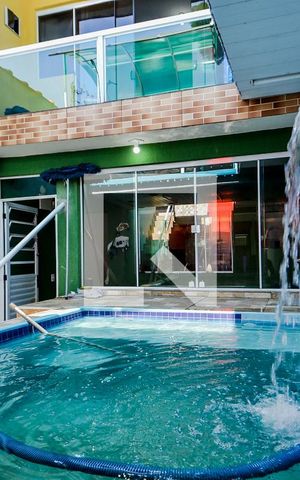 Casa à venda com 200m², 2 quartos e 2 vagasPiscina