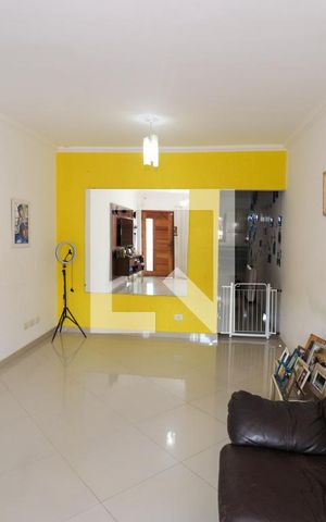 Casa à venda com 125m², 3 quartos e 5 vagas Casa à venda com 125m², 3 quartos e 5 vagasSala de TV