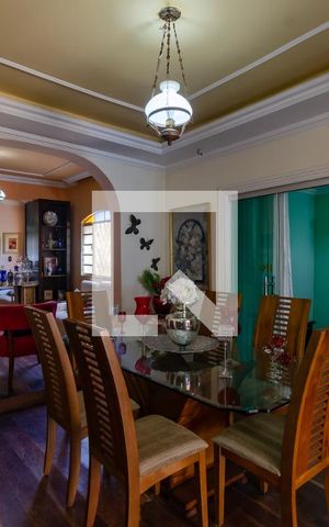 Casa à venda com 450m², 4 quartos e 4 vagasSala