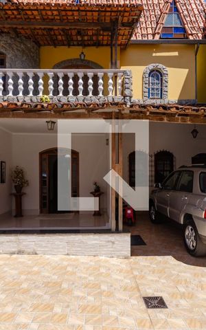 Casa à venda com 450m², 4 quartos e 4 vagasEntrada