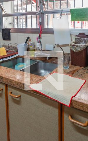 Casa à venda com 346m², 4 quartos e 4 vagas Casa à venda com 346m², 4 quartos e 4 vagasCozinha