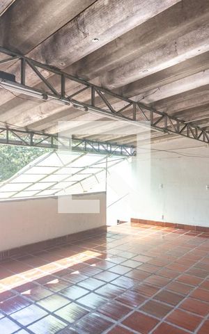 Casa à venda com 185m², 2 quartos e 2 vagasQuintal