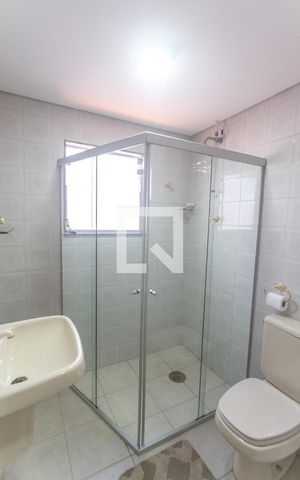 Casa à venda com 185m², 2 quartos e 2 vagasBanheiro social