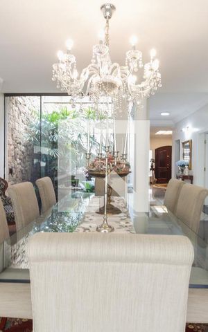 Casa à venda com 580m², 5 quartos e 4 vagas Casa à venda com 580m², 5 quartos e 4 vagasSala de Jantar