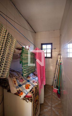 Casa à venda com 100m², 4 quartos e 2 vagas Casa à venda com 100m², 4 quartos e 2 vagasÁrea de Serviço