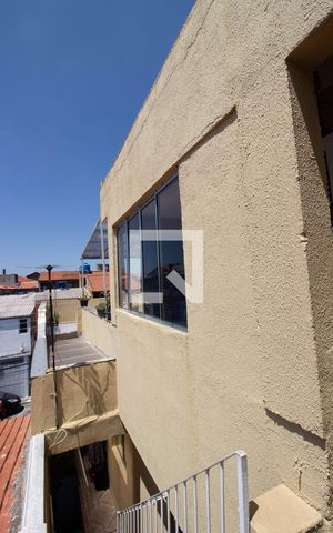 Casa à venda com 100m², 4 quartos e 2 vagas Casa à venda com 100m², 4 quartos e 2 vagasTerraço