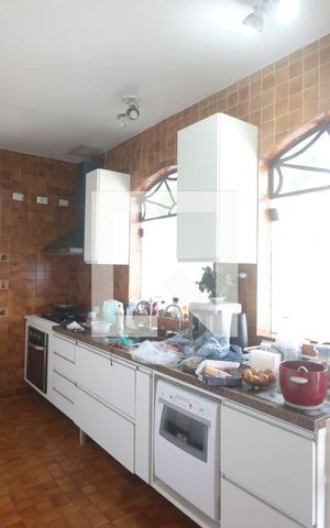Casa à venda com 460m², 4 quartos e 7 vagasCozinha 