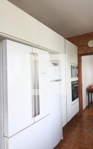 Casa à venda com 460m², 4 quartos e 7 vagasCozinha 