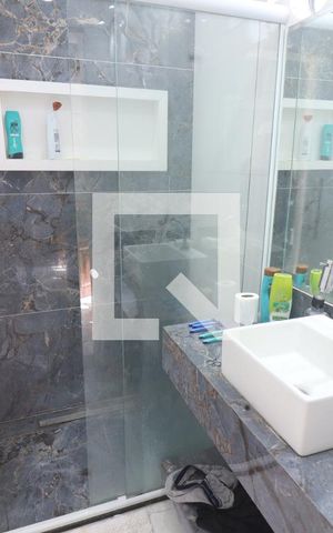 Casa à venda com 460m², 4 quartos e 7 vagasBanheiro Quarto 2
