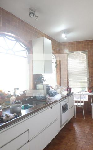 Casa à venda com 460m², 4 quartos e 7 vagasCozinha 