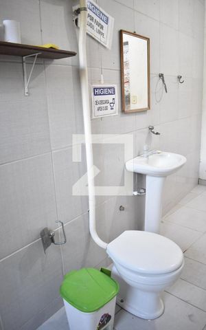 Casa à venda com 100m², 2 quartos e 8 vagasBanheiro