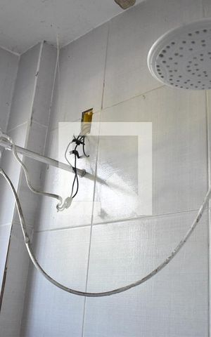 Casa à venda com 100m², 2 quartos e 8 vagasChuveiro