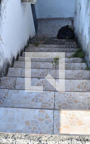 Casa à venda com 100m², 2 quartos e 8 vagasEscada