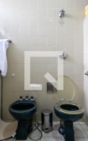 Apartamento à venda com 240m², 4 quartos e 2 vagas Apartamento à venda com 240m², 4 quartos e 2 vagasBanheiro da Suíte