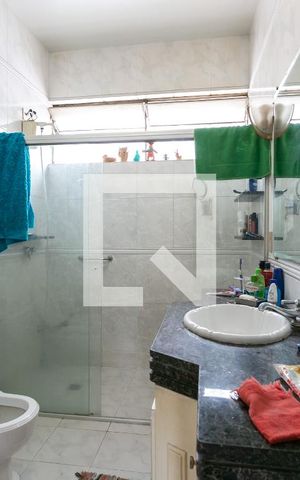Apartamento à venda com 240m², 4 quartos e 2 vagas Apartamento à venda com 240m², 4 quartos e 2 vagasBanheiro
