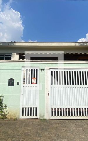 Casa à venda com 270m², 3 quartos e 8 vagas Casa à venda com 270m², 3 quartos e 8 vagasFachada