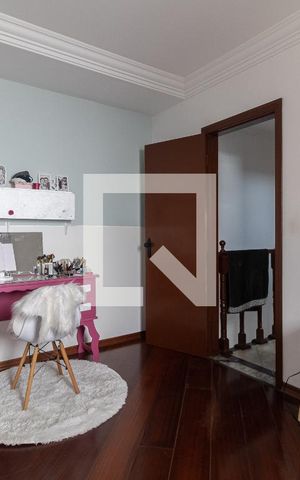 Casa à venda com 120m², 4 quartos e 2 vagas Casa à venda com 120m², 4 quartos e 2 vagasSuíte