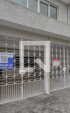 Casa à venda com 120m², 4 quartos e 2 vagas Casa à venda com 120m², 4 quartos e 2 vagasFachada
