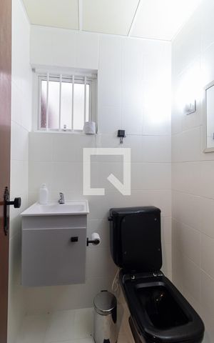 Casa à venda com 120m², 4 quartos e 2 vagas Casa à venda com 120m², 4 quartos e 2 vagasLavabo