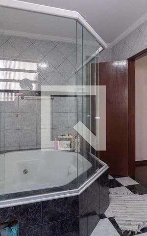 Casa à venda com 120m², 4 quartos e 2 vagas Casa à venda com 120m², 4 quartos e 2 vagasBanheiro da Suíte